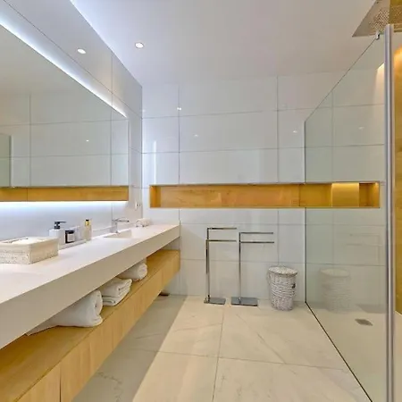 Luxury New Modern Per Villa