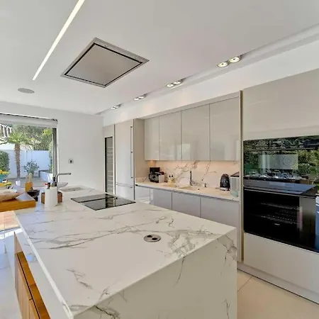 Luxury New Modern Per Villa Marbella