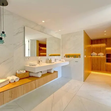 Luxury New Modern Per Villa